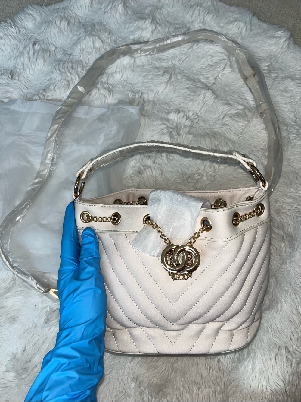 ✨NWT Cream Chevron Quilted Bucket Bag Crossbody Top Handle with Gold Hardware